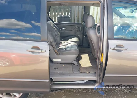 2004 Toyota Sienna Xle z USA, uszkodzony, nr VIN 5TDZA22C74S042627